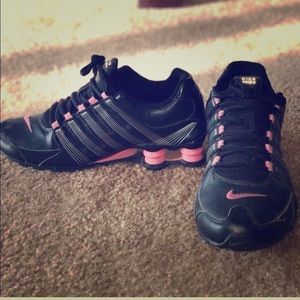 Nike Shox hot pink/ black